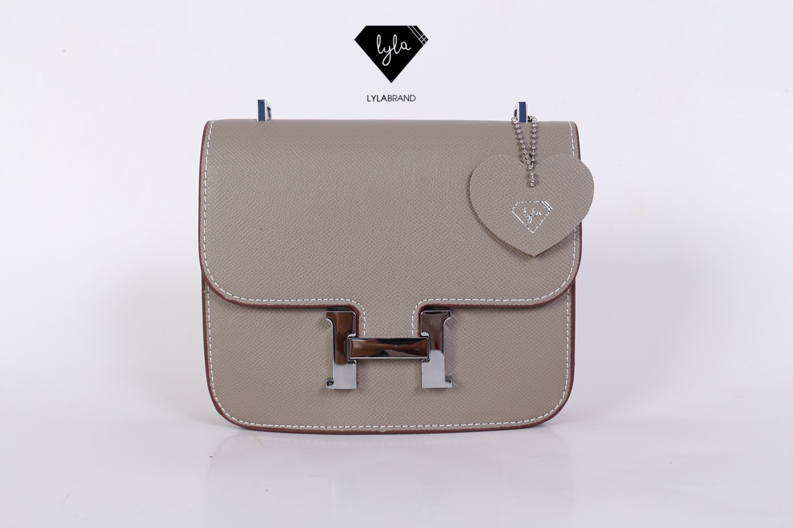 LYLABRAND🔔 Constance ไซต์ 18 สุดฮอต รุ่นนี้หนัง Epsom , PU top premium นะคะ หนังดีเลอค่าน่าสอยมากกก บอกคำเดียวเลยว่าเด็ดสุด !! เหมือนหนังแท้เบอสุดค่ะคูณผู้หญิง ลูกค้าเก่าน่าจะทราบกันดีอยู่แล้วว่าคุณภาพของร้านนี้ต้องมาเป็นอันดับหนึ่งเท่านั้น อิอิ ม