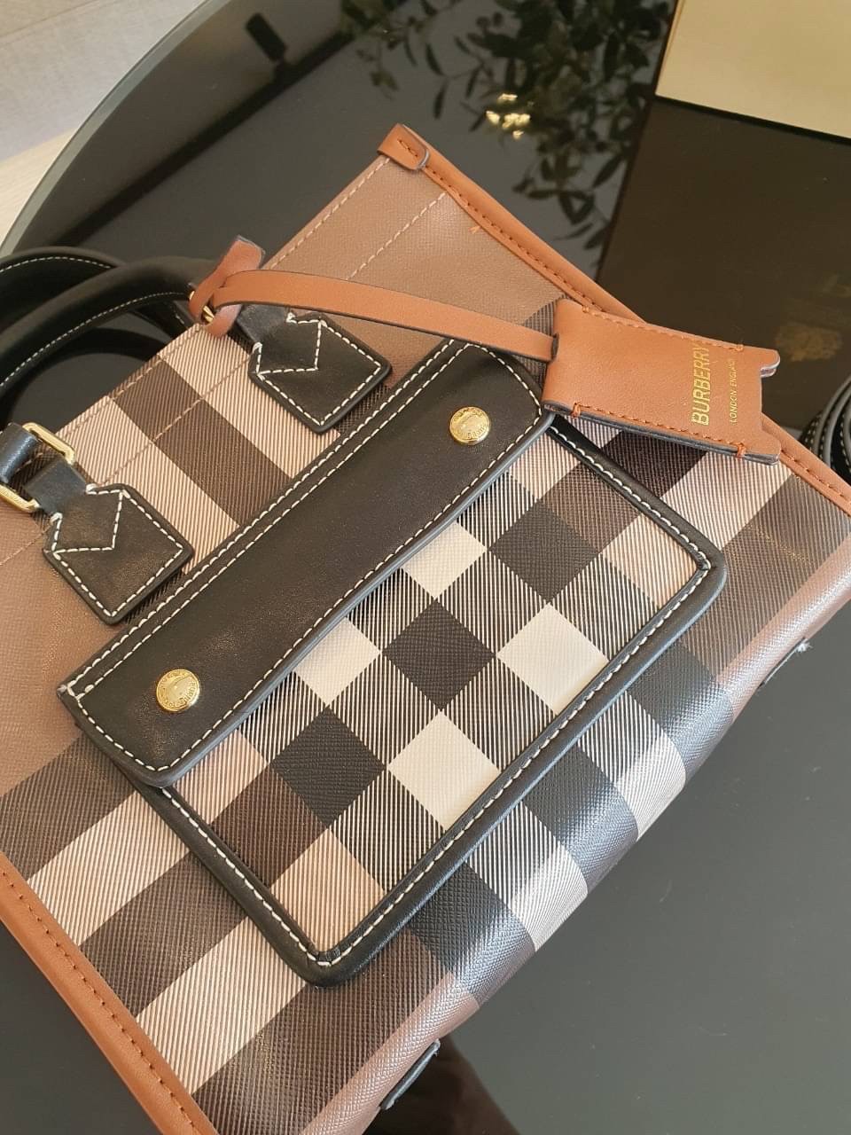 Burberry Mini Freya Tote in Dark Birch Brown / BURBERRY MINI FREYA TOTE BAG กระเป๋าถือ กระเป๋าสะพายครอสบอดี้ วัสดุหนังพิมลาย MONOGRAM โทนเข้ม