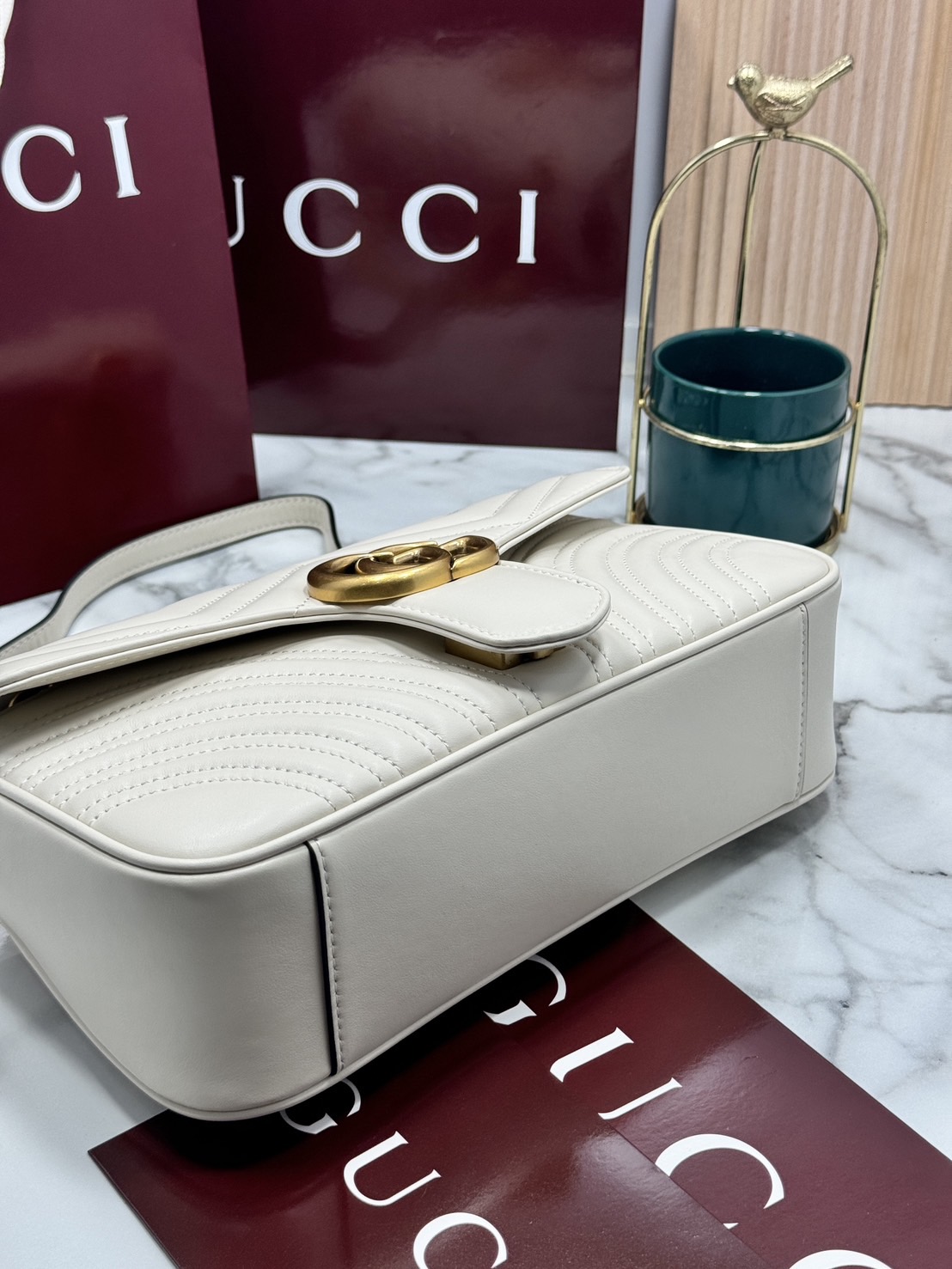 ORI | หนังแท้ GG Marmont small shoulder bag กระเป๋าสะพายข้างรุ่นคลาสสิค ดูแพง อัพลุคได้สบายๆ ด้านหลังดีไซน์รูปหัวใจ