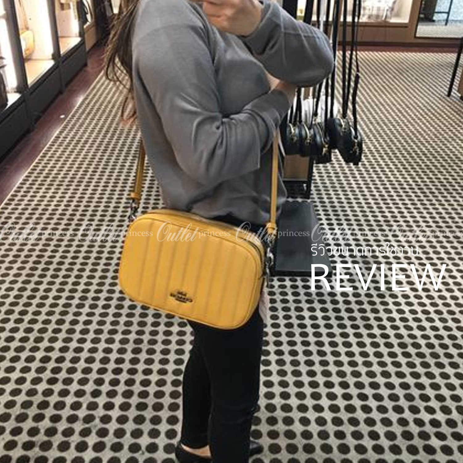 COACH C1569 JES CROSSBODY WITH LINEAR QUILTING ใหม่ล่าสุด!! กระเป๋าสะพายข้าง รุ่น 2 ซิป ใบใหญ่จุใจ ดีไซน์ใหม่ เพิ่มลูกเล่นให้ดูหรูหรายิ่งขึ้น วัสดุหนังสังเคราะห์บุเป็นลายเส้นสวยงาม เปิด-ปิดด้วยซิป 2 ช่องหลัก ใช้งานง่าย ทรงสวยมากๆรุ่นนี้ มาพร้อมสายสะพาย cr