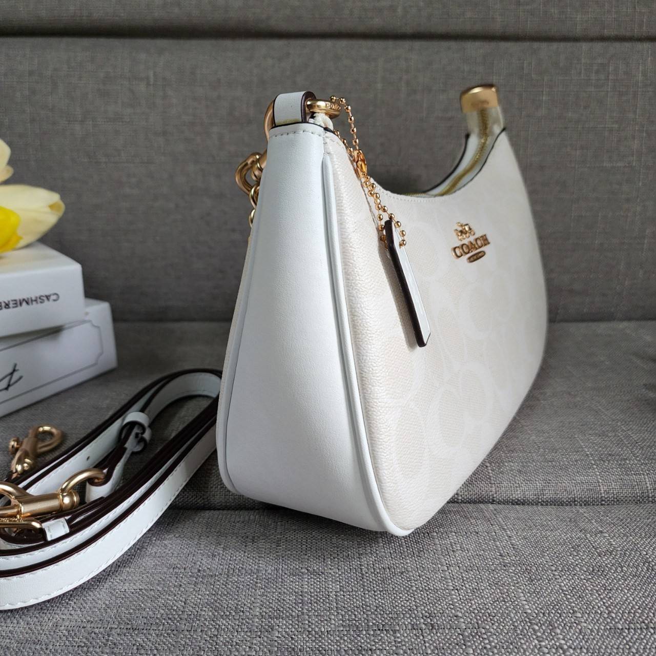 พร้อมส่งครบสี สวยทุกสีเลยค่า😘 ((CA173//CA209//CA548)) COACH TERI SHOULDER BAG 🔹กระเป๋าทรงพอช ในรูปแบบหนังแท้ หนังนิ่มสวยมากค่ะ