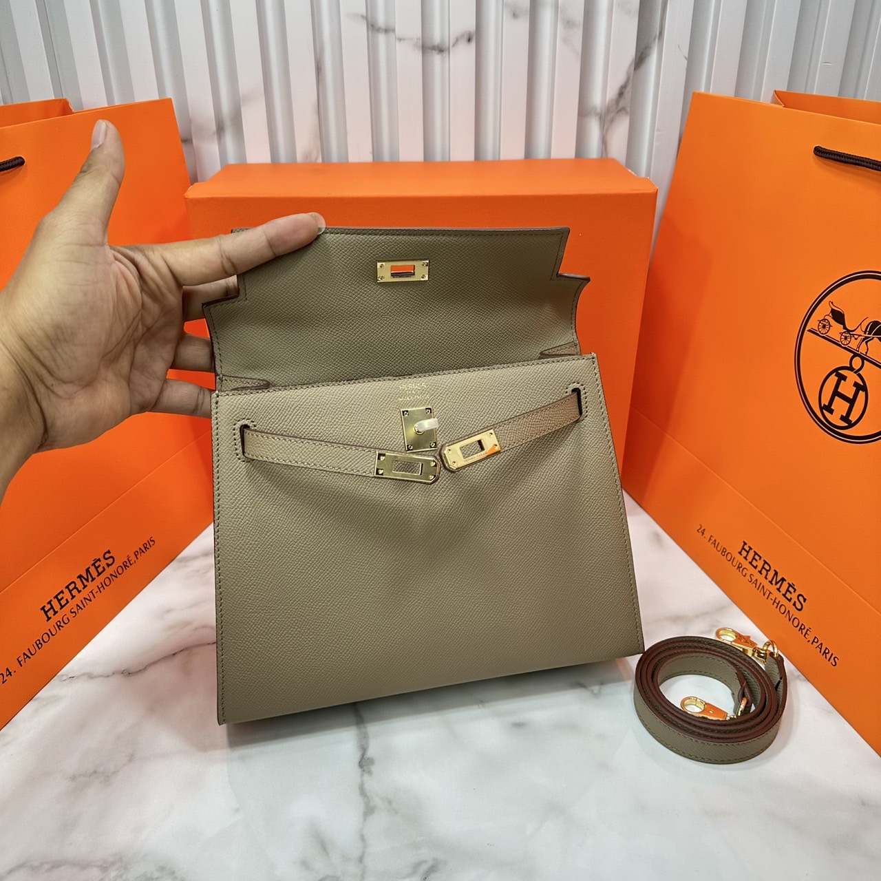 ORI หนังแท้ | Hermes Kelly 25cm กระเป๋าสะพายที่สุดแห่งหรูหราลัคชู นิยามของความสง่างามเหนือกาลเวลา แบรนด์เนมในฝัน งดงามดั่งเจ้าหญิง