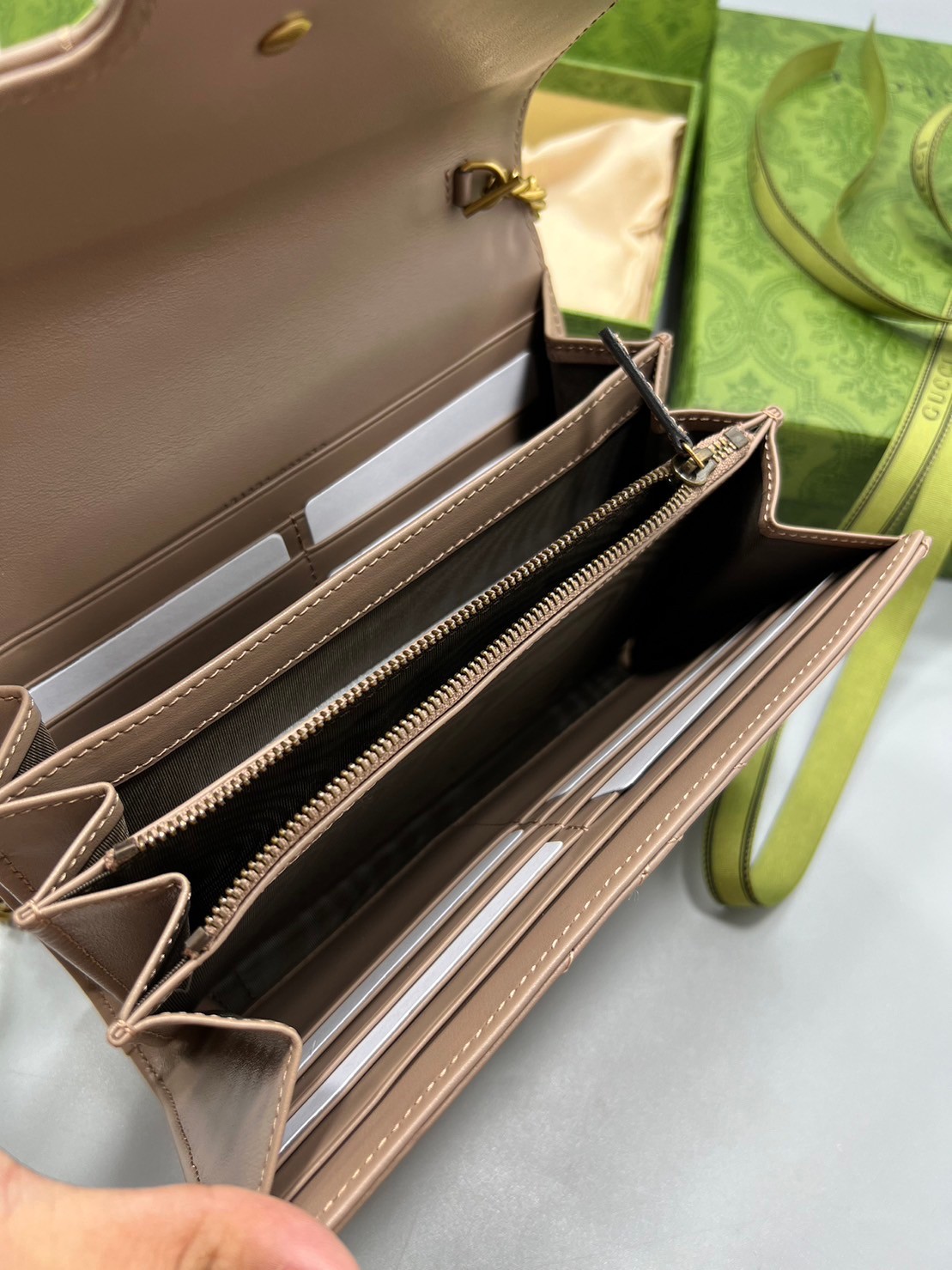 GUCCI GG Marmont Chain Wallet Matelasse Mini Soft Leather / GUCCI WOC เกรดออรินอล งานหนังสวยมากค่ะ ละมุนที่สุด ใส่บัตร ใส่แบงค์ได้ รับรองว่าจะเป็นกระเป๋าที่จะหยิบใช้งานได้บ่อยๆ รับประกันความสวยปังค่าาา