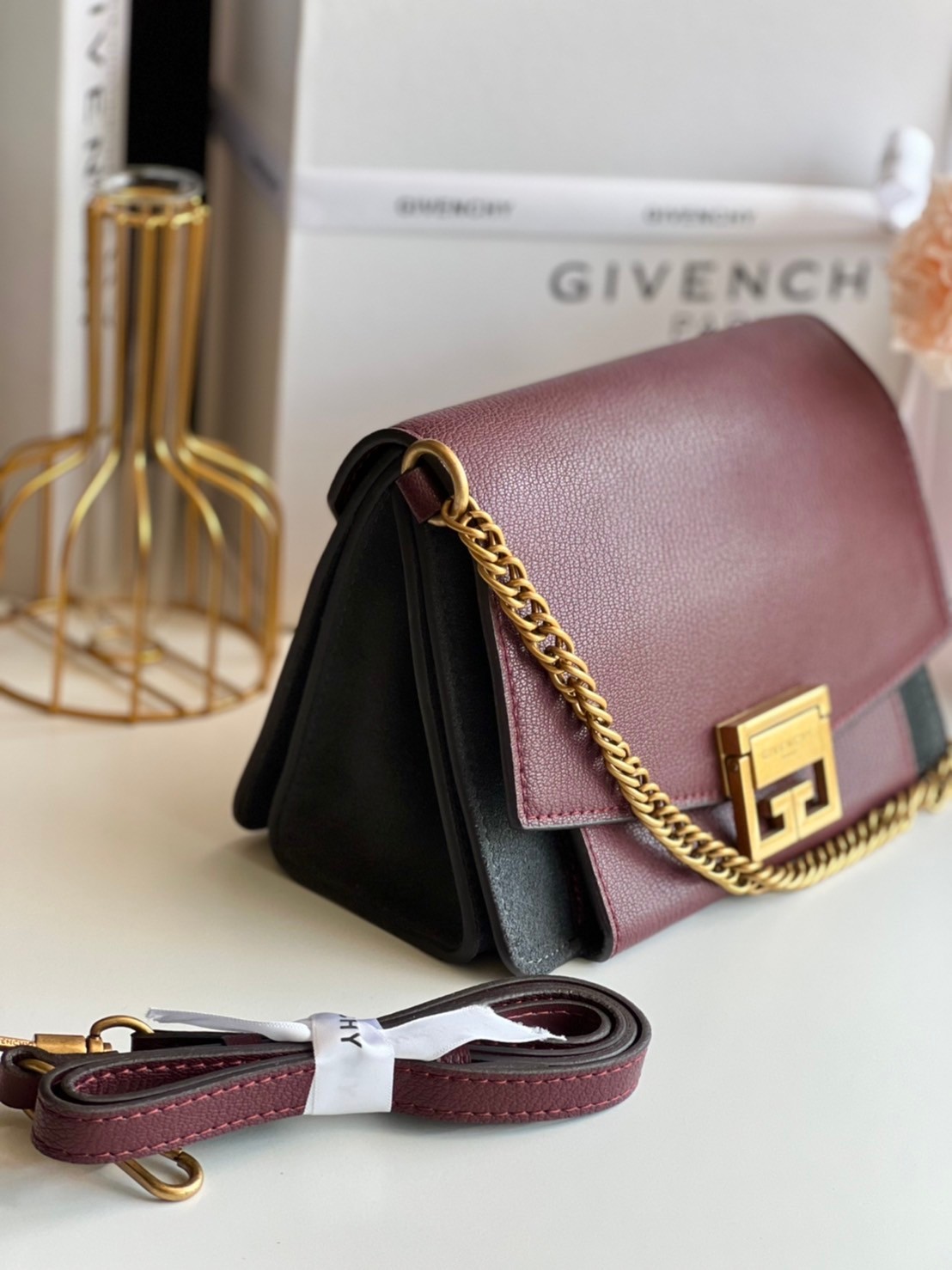 หนังแท้ GIVENCHY GV3 SHOULDER BAG พร้อมส่งที่ไทย