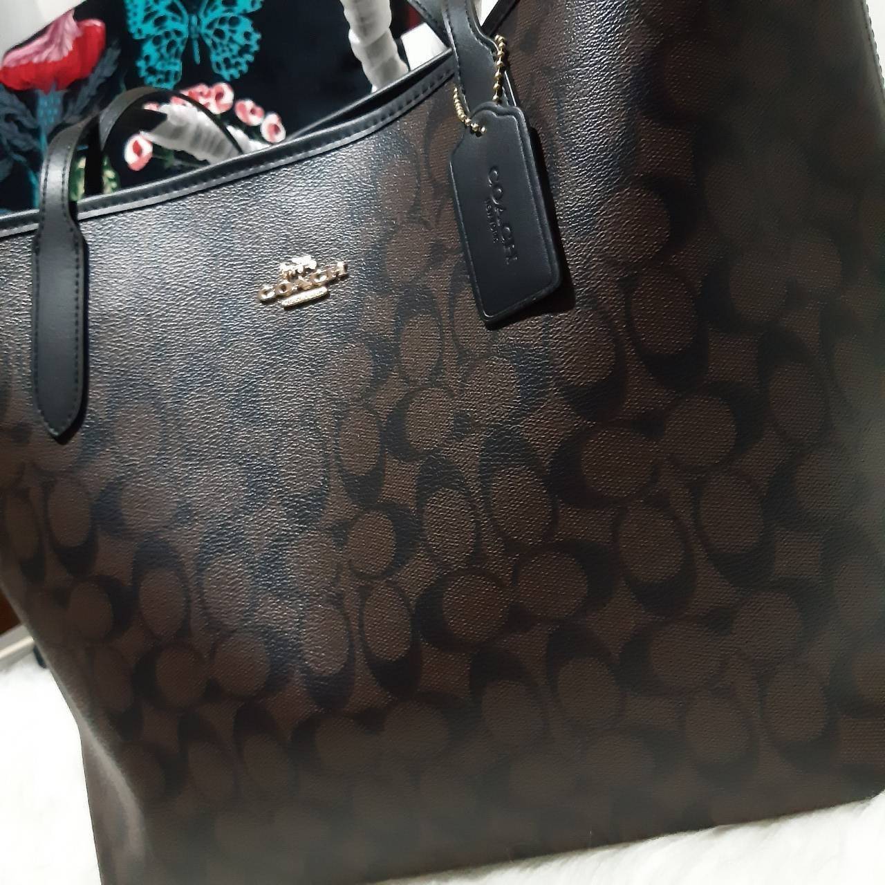 ของแท้ 💯% COACH C5696 CITY TOTE IN SIGNATURE CANVAS กระเป๋าถือทรงโท้ทใบใหญ่ ใส่ของได้ของครบครัน รุ่นใหม่ล่าสุด!! ⭐️⭐️ ขายดีทุกไซส์ ทุกสีจริงๆรุ่นนี้