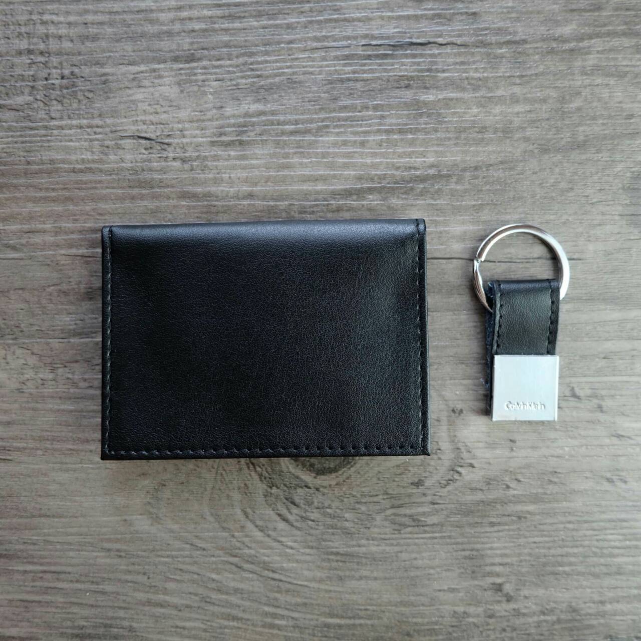 Calvin Klein Leather Bookfold with Key Fob Set (Vertical) กระเป๋าสตางค์ใบสั้น Set แนวตั้ง สุดคุ้ม มอบให้เป็นของขวัญหรือใช้เองก็แนะนำค่ะ
