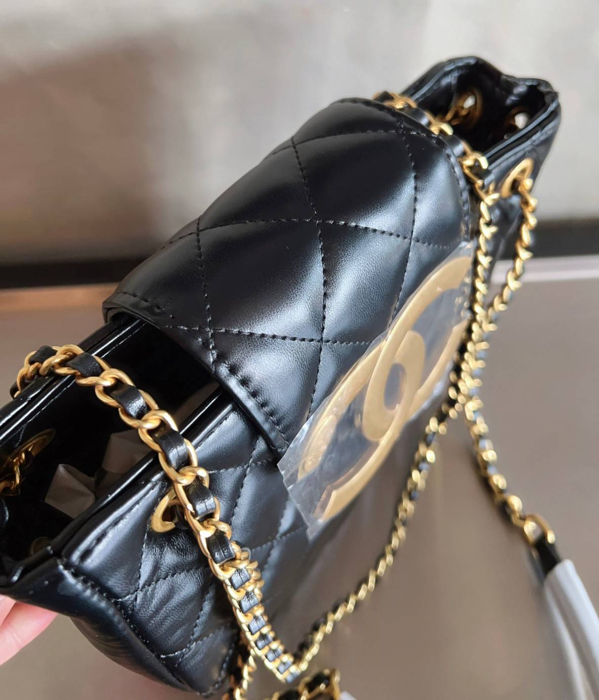 Chanel 24C bag / CHANEL WITH CHAIN / CHANEL Casual Style กระเป๋าสะพายหนังนิ่มลื่นเงาสวย Plain Leather Party Style Office Style