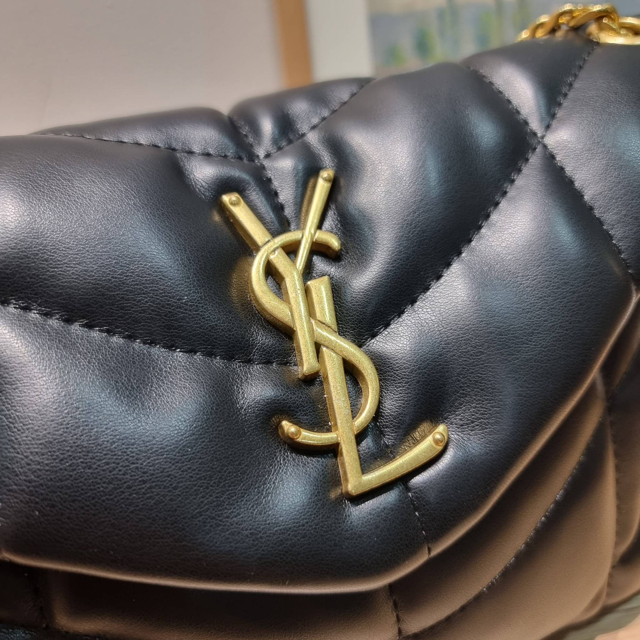 YSL PUFFER SMALL CHAIN BAG IN QUILTED / Yves Saint laurent puffer small chain bag in quilted กระเป๋าสะพายรุ่นยอดนิยม ทรงสวย ใช้ได้บ่อยไม่มีเบื่อ วัสดุหนังสัมผัสนิ่มมือ ดีไซน์เรียบหรู