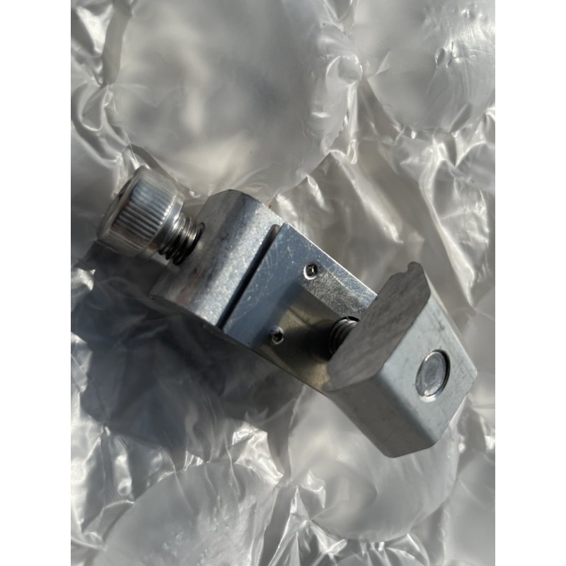 Ground lug คลิปล็อกสายกราวด์ สำหรับยึดสายดินกับโครงสร้างราง