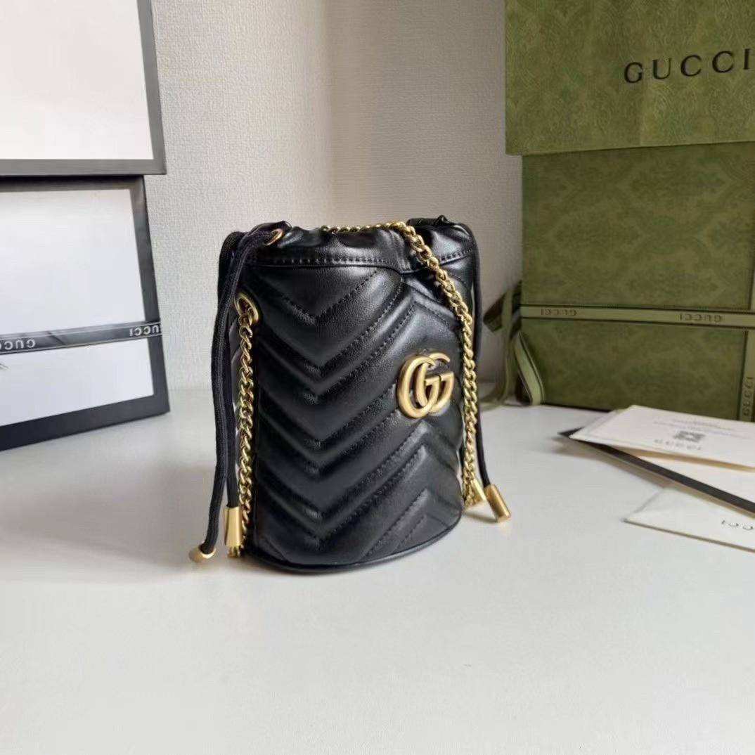 VIP 】Gucci GG Marmont mini bucket bag กระเป๋าสะพายข้าง Premiumgift วัสดุหนังแท้ ด้านในโล่ง มีช่องใส่บัตร3ช่อง ใส่กระเป๋าตังค์ ใส่โทรศัพท์ Iphone+ ได้ สายโซ่ยาว Crossbody ได้ ถอดสายได้ น้ำหนักเบา มาพร้อมถุงผ้าแบรนด์ ใบนี้คือที่สุด คุณหนูมากมาย ไม่ควรพลาดเล