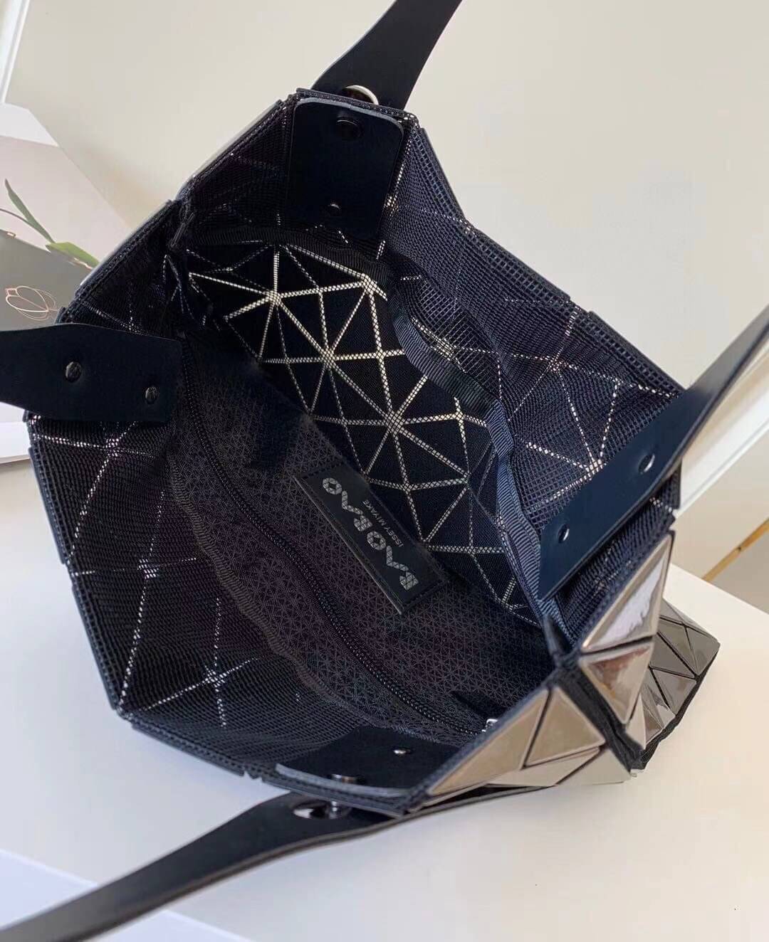 พรีเมี่ยมกิ๊ฟแท้ 100% 】ISSEY MIYAKE BAOBAO PLATINUM COLLR [GRAY]