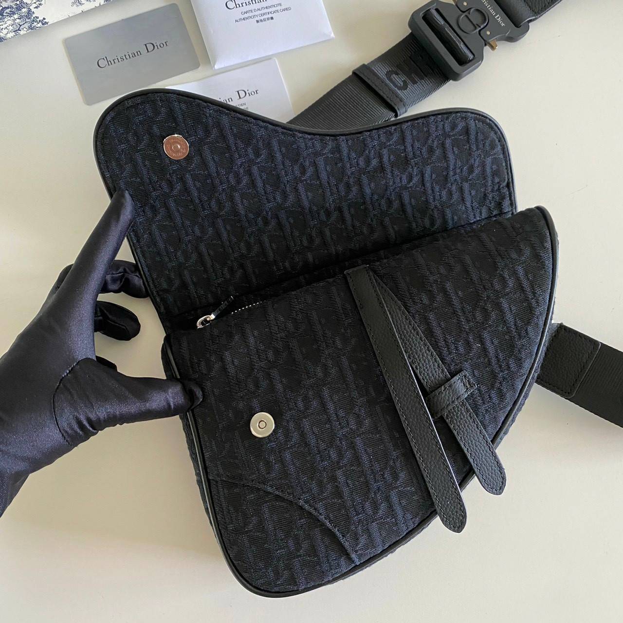 VIP 】𝐂𝐇𝐑𝐈𝐒𝐓𝐈𝐀𝐍 𝐃𝐈𝐎𝐑 SADDLE BAG Black Dior Oblique Jacquard พร้อมส่งที่ไทย 2 สีสุดคลาสสิก กระเป๋าสะพายข้าง สายปรับขนาดได้ จุของได้เยอะ ใช้ได้ทั้งหญิงชาย