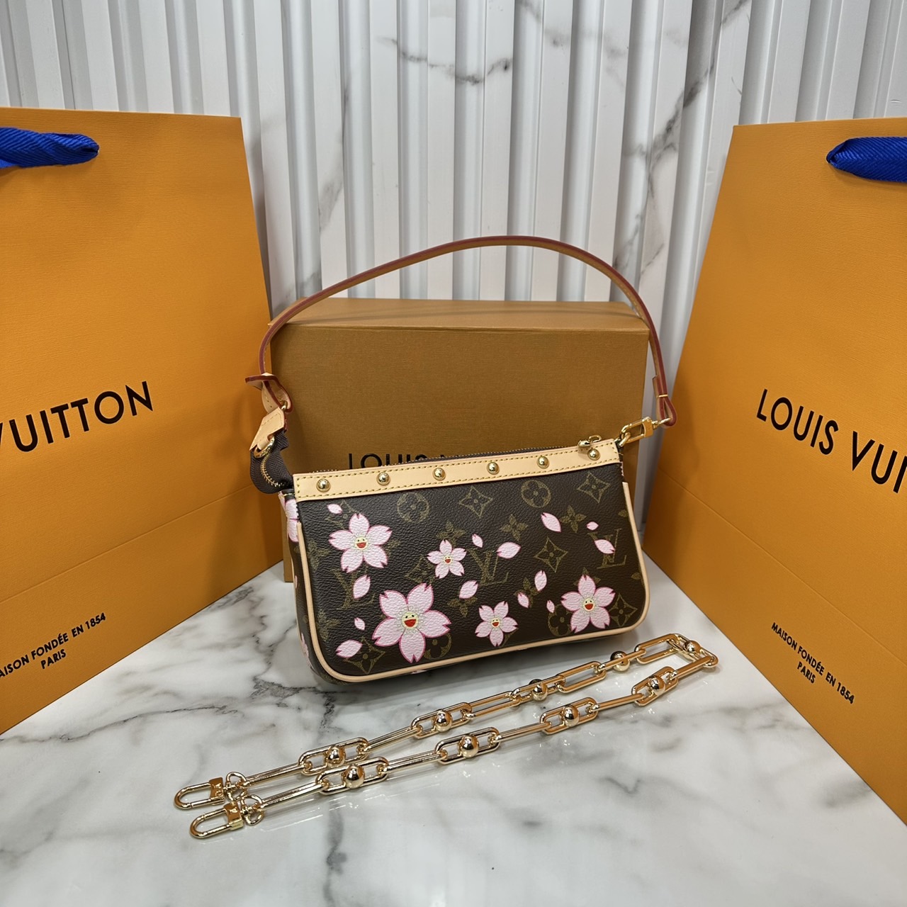 ORI หนังแท้ | คอลใหม่ดอกไม้แสนหวาน LV x TM Pochette Accessoires Cherry Blossom bag กระเป๋าสะพายดีไซน์คลาสสิครุ่นสุดปัง