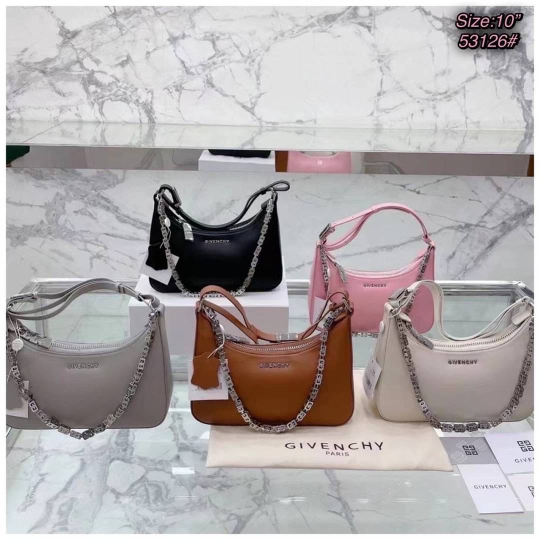 GIVENCHY SMALL MOON CUT OUT SHOULDER BAG 25cm พร้อมส่งที่ไทย กระเป๋าสะพายไหล่งานหนังเต็มใบ หน้าติดโลโก้แบรนด์มาพร้อมสายโซ่ งานสวยตามรูป อะไหล่เงิน สายสะพายปรับระดับได้ เกรดสวยหรู สาวๆ รีบจับจอง อย่าคิดนาน ราคานี้กับคุณภาพถือว่าคับแก้วมั๊กมากกกก