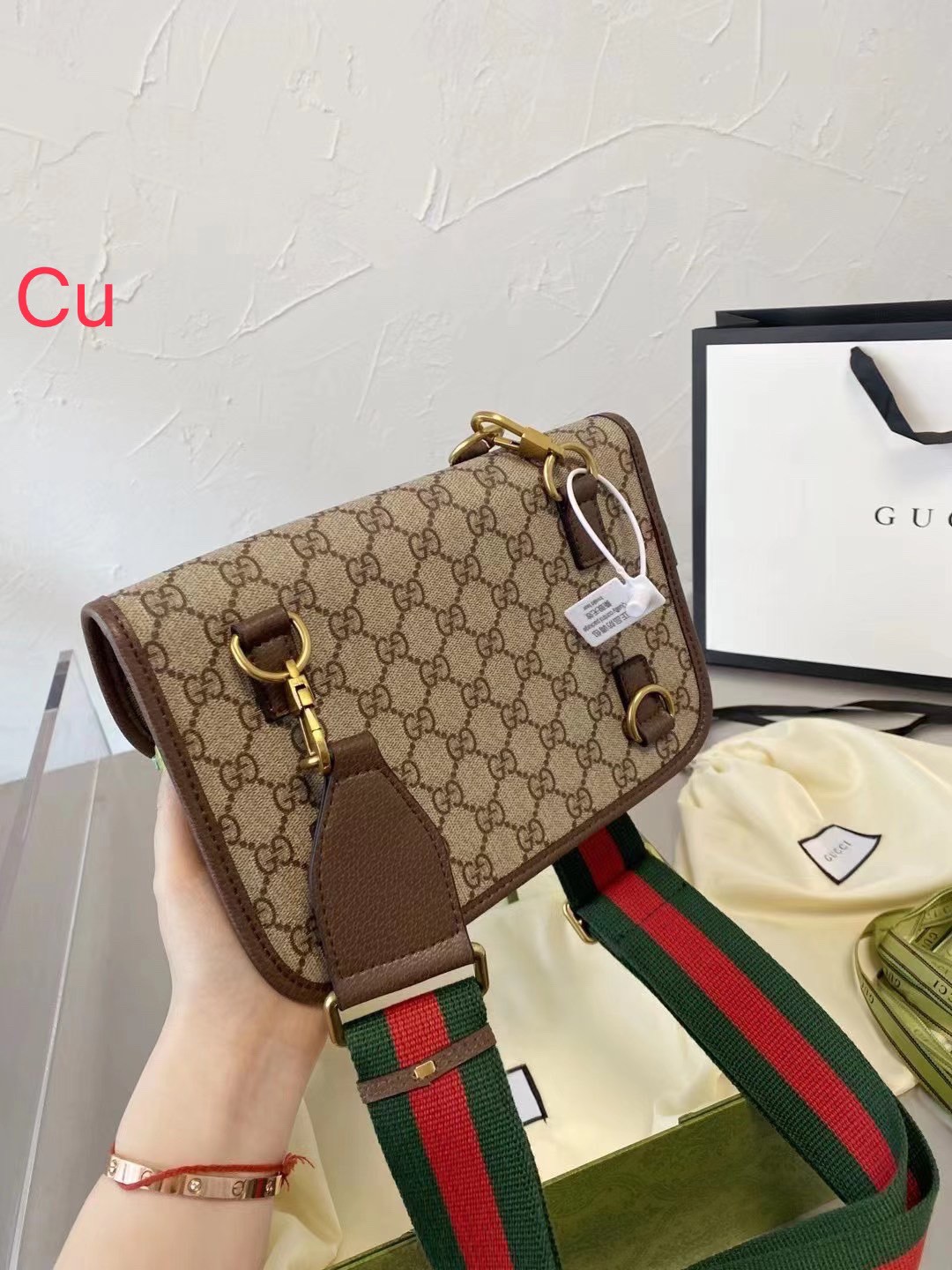 GUCCI neo vintage GG supreme belt bag ฮอตฉ่ำๆ กับกระเป๋าคาดอกรุ่นคลาสสิค ดีไซน์เท่ หรู สไตล์สปอร์ต ขนาดกำลังดี พกพาง่าย คาดไปไหนก็ได้สบายๆ
