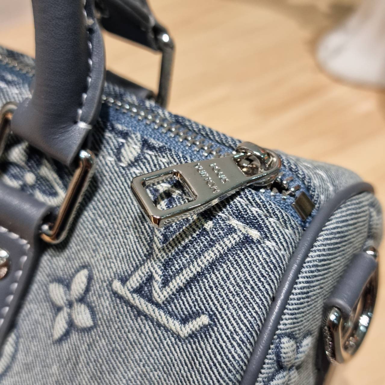 LV bandouliere 25 washed denim monogram keepall bag ใหม่ล่าสุด กับกระเป๋าทรงหมอนสุดฮิต ที่มาในรูปแบบ washed denim สวยคลาสสิค ดูแพงสุดๆ