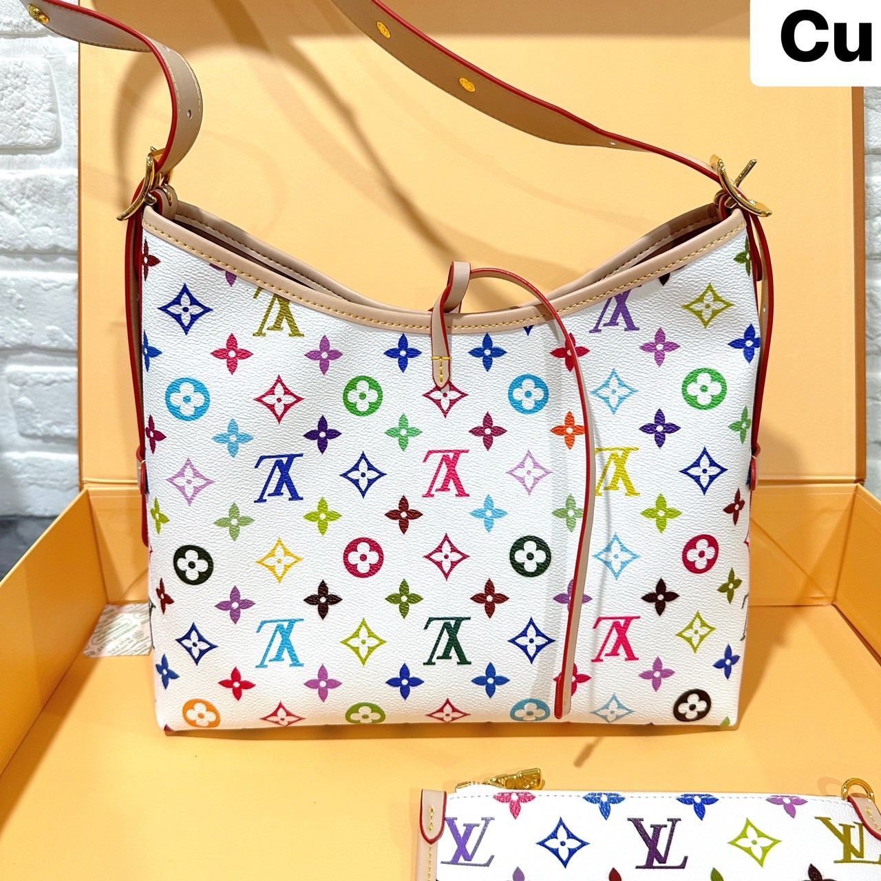 LV x TM CarryAll PM bag Multicolor Monogram Canvas กระเป๋าสะพายไหล่ทรงสวย รุ่นลิมิเต็ดสุดคลาสสิก แต่งแต้มดีเทลเปี่ยมชีวิตชีวา แคนวาสโทนสีสดใสดีไซน์ใหม่จากพาเลตต์สีเอกลักษณ์
