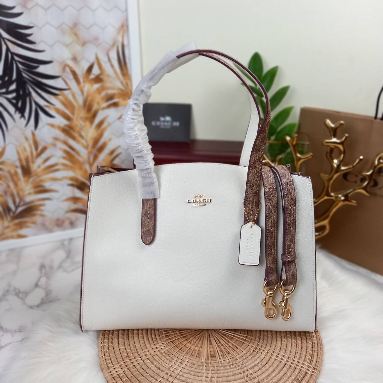 COACH CHARLIE CARRYALL IN SIGNATURE CANVAS (31210) ðšāđāļĢāļĩāļĒāļāļŦāļĢāļđ āļāļĨāļēāļŠāļŠāļīāļ//āļāļĢāļ°āđāļāđāļēāļāļ·āļ āļāļĢāļ°āđāļāđāļēāļŠāļ°āļāļēāļĒ āļāļĢāļ TOTE āļŠāļļāļāļŦāļĢāļđāļŦāļĢāļē āļāļĩāđāļāļāđāđāļāđ āđāļĄāđāļāļģāđāļ// āļ§āļąāļŠāļāļļāđāļāļāļ§āļēāļŠ āļāļŠāļĄāļŦāļāļąāļāđāļāđāļāļļāļāļ āļēāļāđāļĒāļĩāđāļĒāļĄ āļĢāļđāļāļāļĢāļāđāļāļāđāļāđāļ āļĨāļēāļĒ SIGNATURE āļŠāļ§āļĒāļĄāļēāļ// āļāđāļēāļāđāļāļĄāļĩ 2 āļāđāļāļāđāļĨāđāļāļāļ§āđāļēāļ āđāļĨāļ°āļāļĩāļ 1 āļāđāļāļāļāļīāļāļ