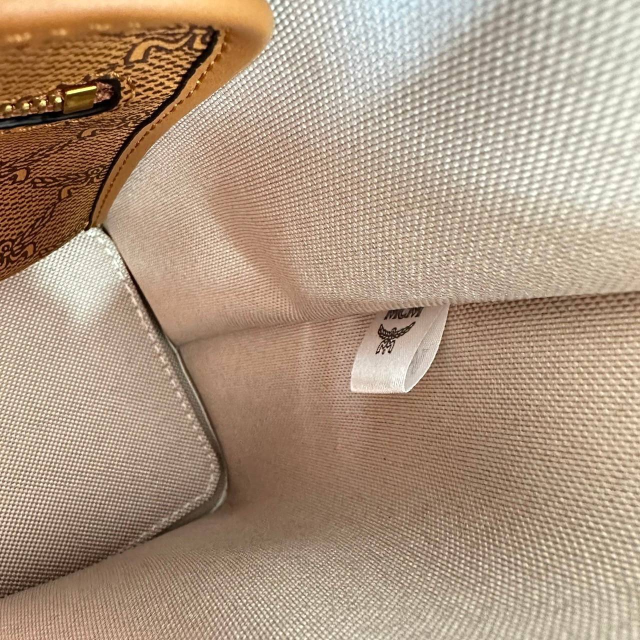 M.C.M MINI HIMMEL SHOPPER IN LAURETOS กระเป๋าทรงช้อปปิ้ง เรียบหรู เกรดออริ สลับแท้ 1:1 ใช้งานต่างประเทศได้