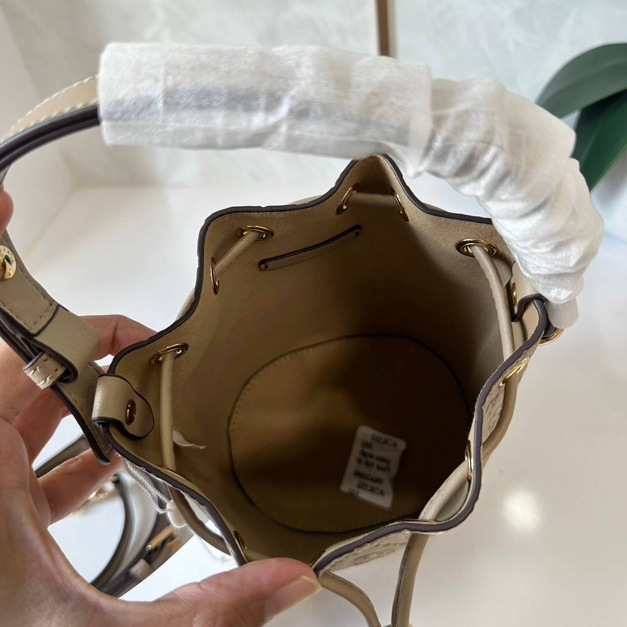 TORY BURCH mini T Monogram leather bucket bag กระเป๋าบัคเกต ไซต์ mini คอลเลกชันหนัง T Monogram ลายซิกเนเจอร์หนังปั้มลายนูน