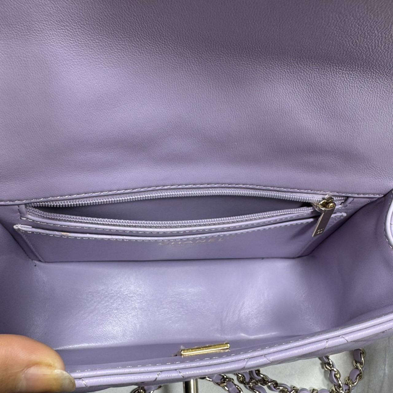 ORI | หนังแท้ Chanel Mini Classic Handbag With Top Handle กระเป๋าสะพายรุ่นคลาสสิกพร้อมหูจับถนัดมือ สวยเรียบหรู 🤍 สินค้าเกรดออริจินอล เทียบแท้