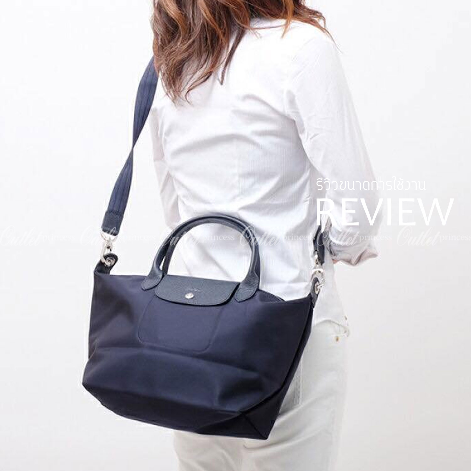 Longchamp Le Pliage Neo Size M มาพบกับกระเป๋ารุ่นยอดนิยม ที่สาวๆ ต้องมีไว้เก็บไว้สักใบ กระเป๋าโท้ทใบนี้ มาพร้อมกับสีที่มีสไตล์เรียบง่าย มีสายสะพายยาวช่วยให้คุณสามารถสะพายไหล่ได้อย่างสบาย ในขณะที่ที่ปิดแบบซิปช่วยให้คุณมั่นใจได้ว่าของด้านในมีความปลอดภัย Le 