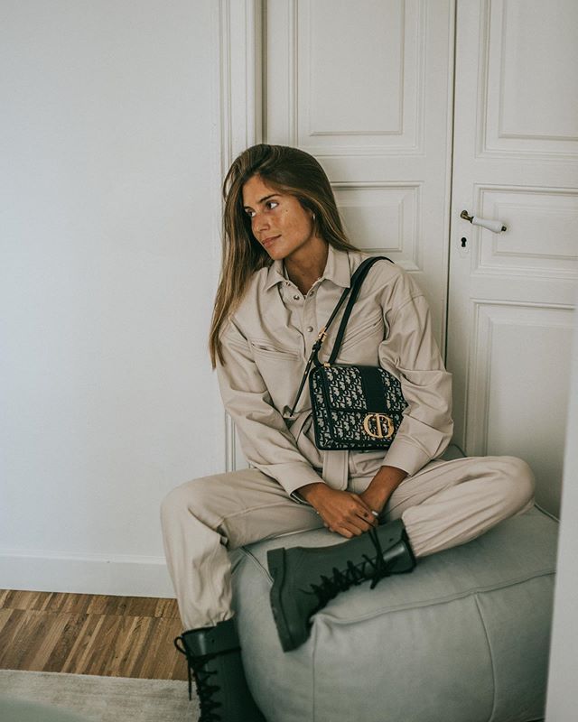 หนังแท้ CHRISTIAN DIOR 30 MONTAIGNE BAG Oblique Jacquard เอกลักษณ์ของความหรู น้ำหนักเบา ไอเท็มหายาก!! Best seller!! ยกให้น้องเลย!! ดีไซน์เรียบหรูในความเป็นเอกลักษณ์ ใช้งานง่าย สะดวก ได้ทุกโอกาส แนะนำเป็น everyday bag ติดตัวไว้เลยจ้าสาวๆ พร้อมส่งที่ไทย ภาพ