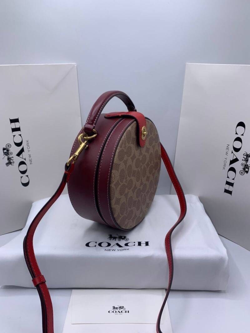 COACH LUNAR NEW YEAR CIRCLE BAG IN SIGNATURE CANVAS กระเป๋าทรงกลม ถือและสะพายข้างได้ วัสดุหนังแท้ ลาย C สวยหรู!! ตามแบบฉบับแบรนด์ ดูแพงมาก ราคาสุดคุ้มแบบนี้ ต้องมีไว้ใช้สักใบน้า!!