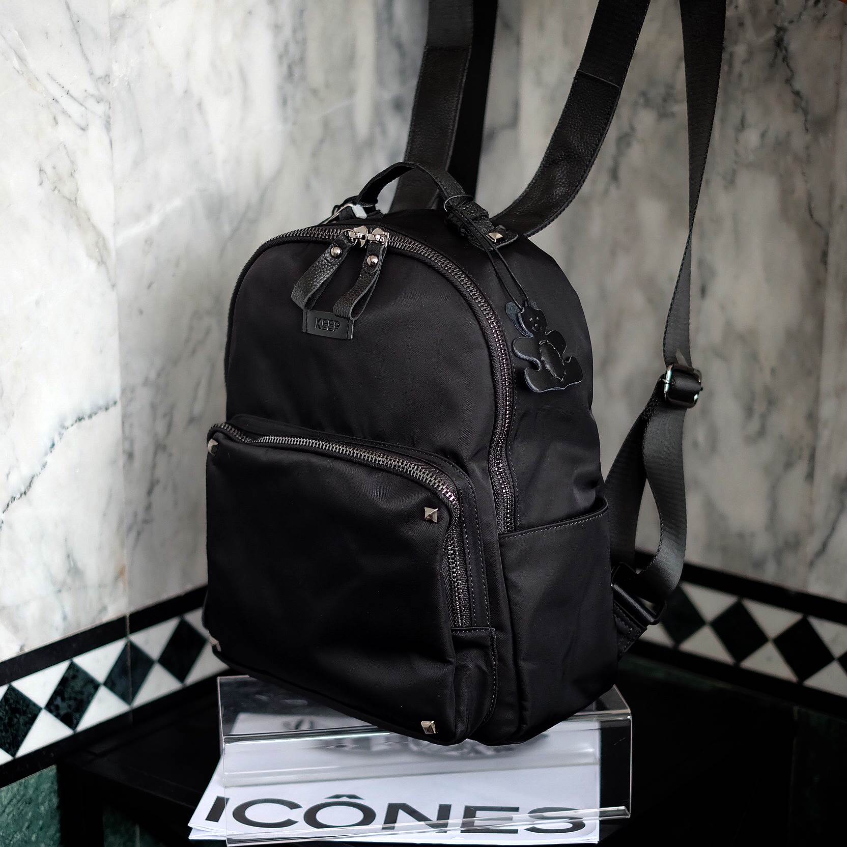 ใหม่สุด !!! เป้Keepไนล่อนห้อยพี่หมีteddy_duo เอาใจสาวๆ ชอบสไตด์ เป้ ทางร้านได้ รุ่น classic ประดับหมุดดำ จาก แบรนด์ keep มาฝากคะ จุดเด่น 💙 กระเป๋า ผ้าไนล่อน น้ำหนักเบา สายหนังแท้ ทนทาน ดีไซด์ ทันสมัย เข้าได้กับทุกชุด สายสะพายมีแผ่นหนังแท้รอง สะพาย