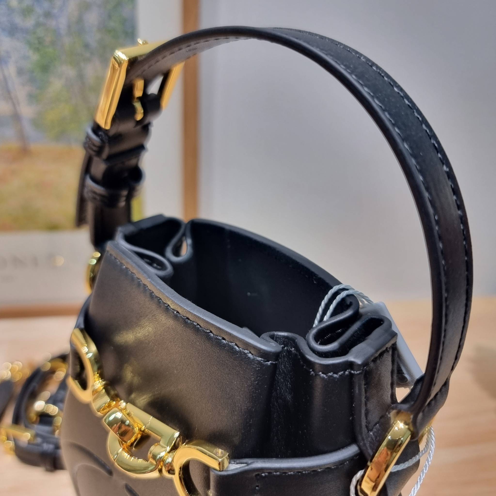 CD SMALL C'EST BAG 17cm / Dior bucket bag พร้อมส่ง กระเป๋าสะพายสุดคลาสสิค ดีไซน์หรู ไซส์เล็กกะทัดรัด ใช้งานง่าย สะพายได้ทุกโอกาส **ล็อทราคาพิเศษสุดคุ้ม