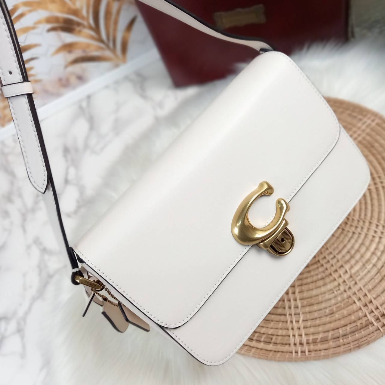 COACH STUDIO GLOVETANNED LEATHER SHOULDER BAG (C6641)🌺ห้ามพลาดเด็ดขาด!! สวยละมุน เรียบหรู ดูแพงสุดๆ!! //กระเป๋าถือ กระเป๋าสะพาย ดีไซน์เนี้ยบ! เฉียบมาก!// วัสดุหนังแท้ หนังเรียบเต็มใบ อยู่ทรง สวยมากๆ ดีเทลเรียบหรู ผู้ดีสุดๆ!// ด้านหน้าเปิด-ปิดด้วยต