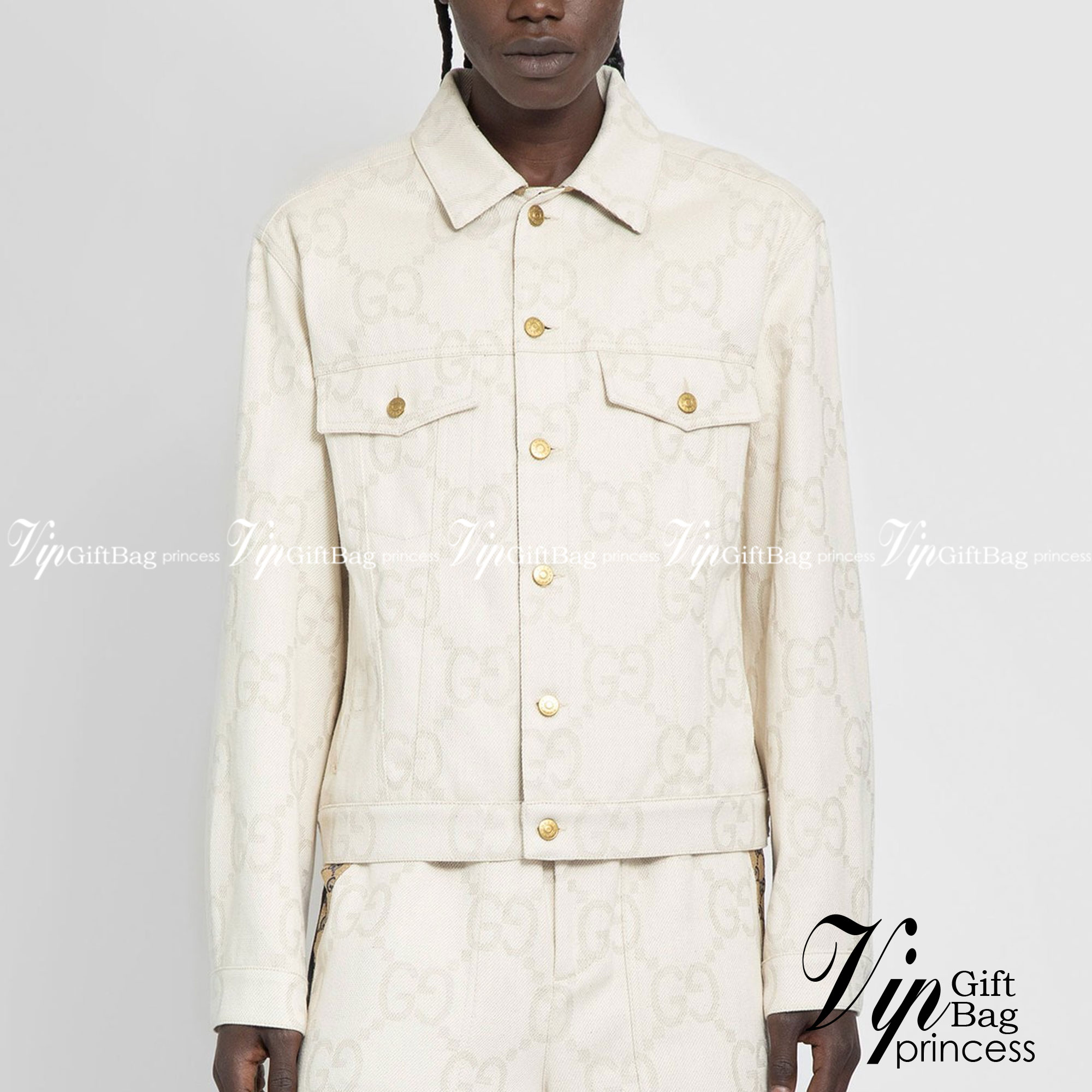 Gucci Maxi GG denim jacket / Gucci jacket Denim เกรดออริจินอล มีป้ายแท็กที่คอเสื้อ ใส่ได้ทั้งผู้หญิงผู้ชาย พร้อมส่งที่ไทย ภาพสินค้าถ่ายจากงานขายจริง ใช้งานต่างประเทศได้