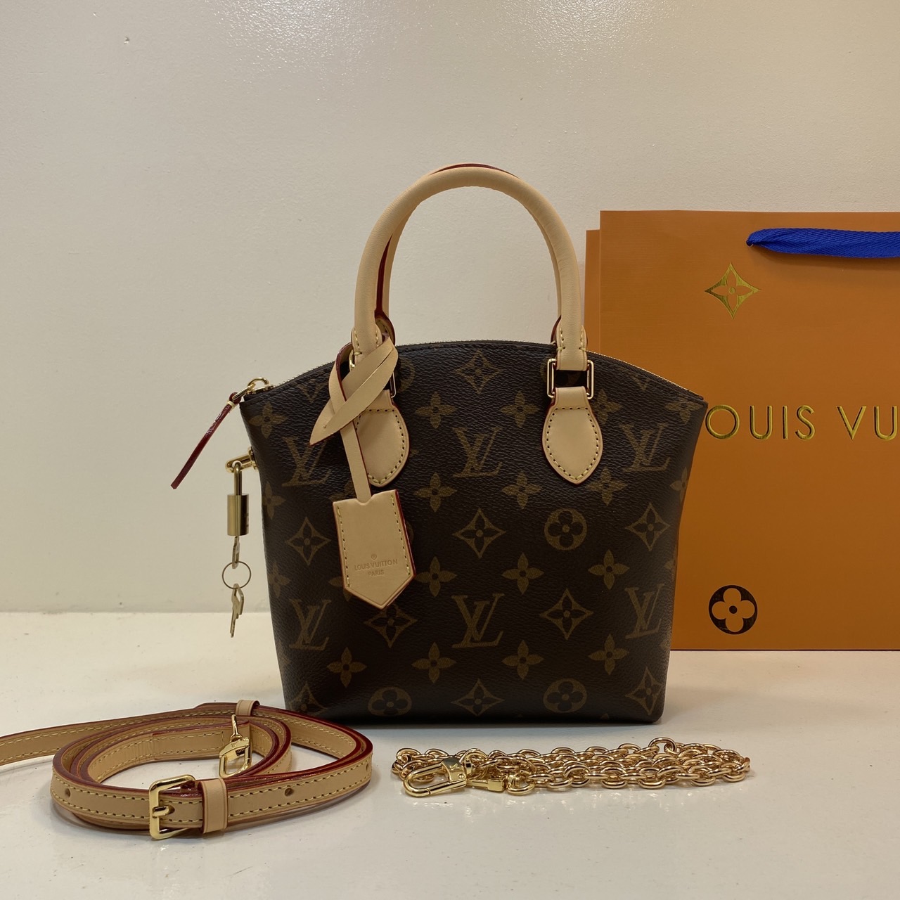 LV Lockit BB bag กระเป๋าถือทรงโท้ทวินเทจรุ่นยอดนิยม พร้อมสายโซ่และสายหนัง ปรับใช้งานได้หลายโอกาส สวยงามเป็นอมตะ เกรดออริ 1:1 ใช้งานต่างประเทศได้