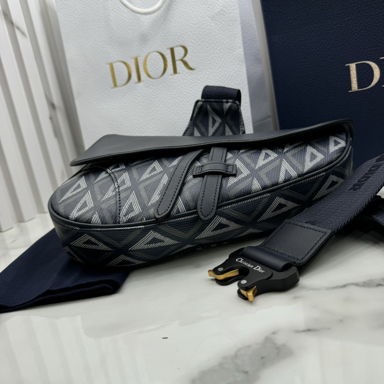 DIOR Saddle Bag CD Diamond canvas and smooth leather กระเป๋าคาดอก หรือสะพายไหล่ได้ สไตส์แบรนด์หรู รูปแบบใหม่ของ CD คลาสสิก เกรดออริ 1:1 ใช้งานต่างประเทศได้