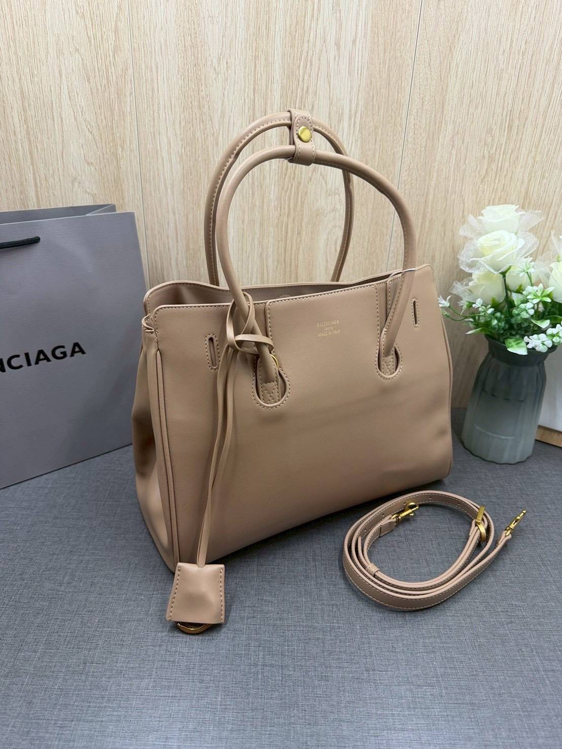 ORI หนังแท้ | Balenciaga Carry All Hampton Bag / Balenciaga Tote Bag 33cm กระเป๋าสะพายทรงโท้ท ภายในโล่งกว้าง ดีไซน์เรียบง่าย เรียบหรู