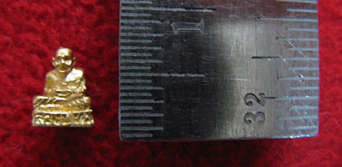 หลวงปู่ทวดองค์จิ๋ว สูง 7 มิลลิเมตร เนื้อทองเหลือง วัดถ้ำเขาเต่า จ.ประจวบคีรีขันธ์พร้อมกล่องและใบคาถาค่ะ