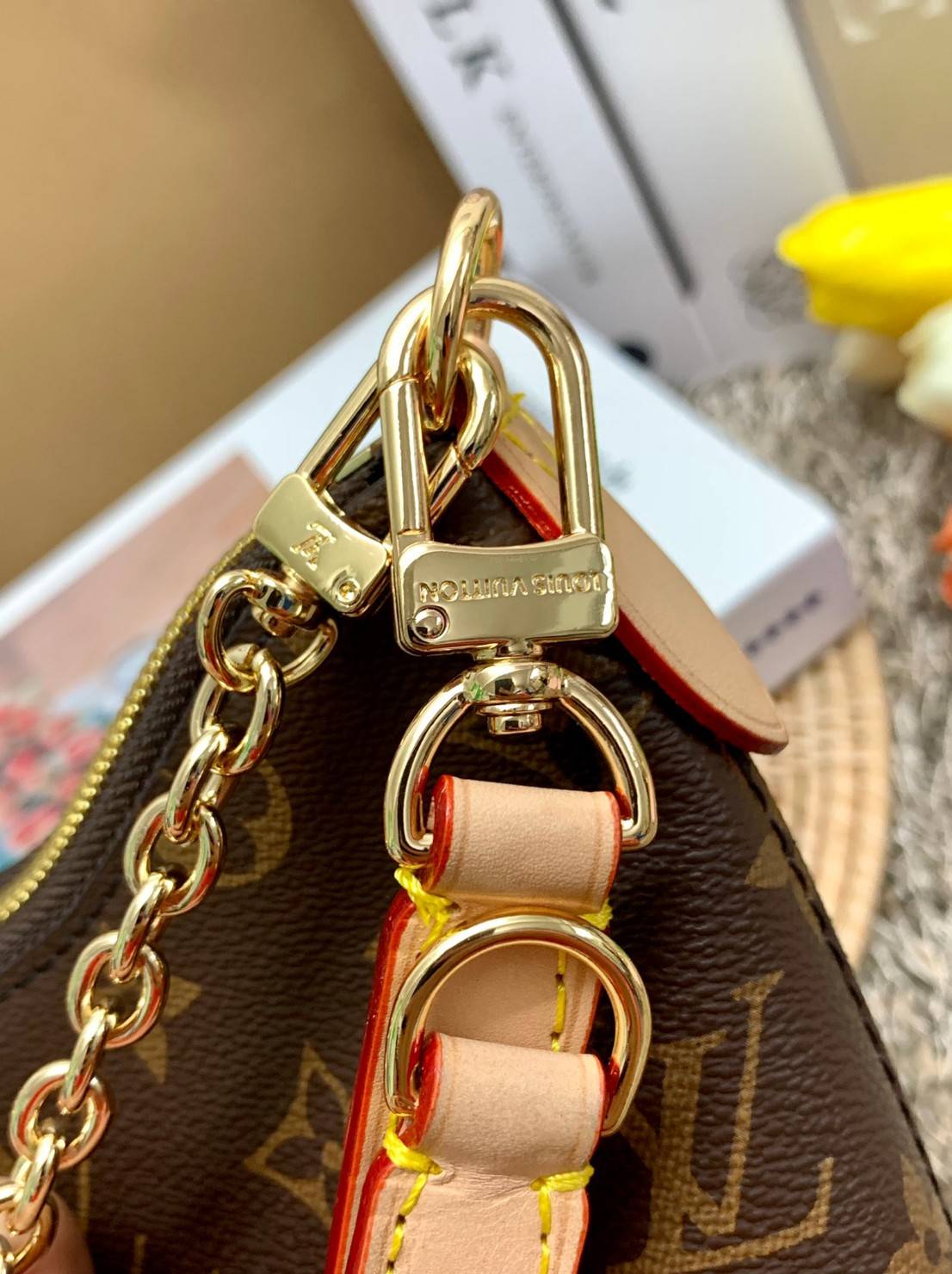 รุ่นฮิตปี2021 สะพายได้ทั่วโลกค่ะ!! LOUIS VUITTON BOULOGNE M45832 พร้อมส่ง! LV PREMIUM GIFT ตปท.!! กระเป๋าหิ้ว//สะพายข้างได้ หนังแกะ ทรงสวยมากๆค่ะ เปิดปิดกระเป๋าแบบซิปคู่ อะไหล่ทองแววหรูหรามากๆ