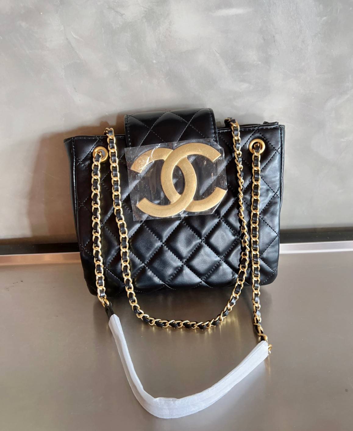 Chanel 24C bag / CHANEL WITH CHAIN / CHANEL Casual Style กระเป๋าสะพายหนังนิ่มลื่นเงาสวย Plain Leather Party Style Office Style