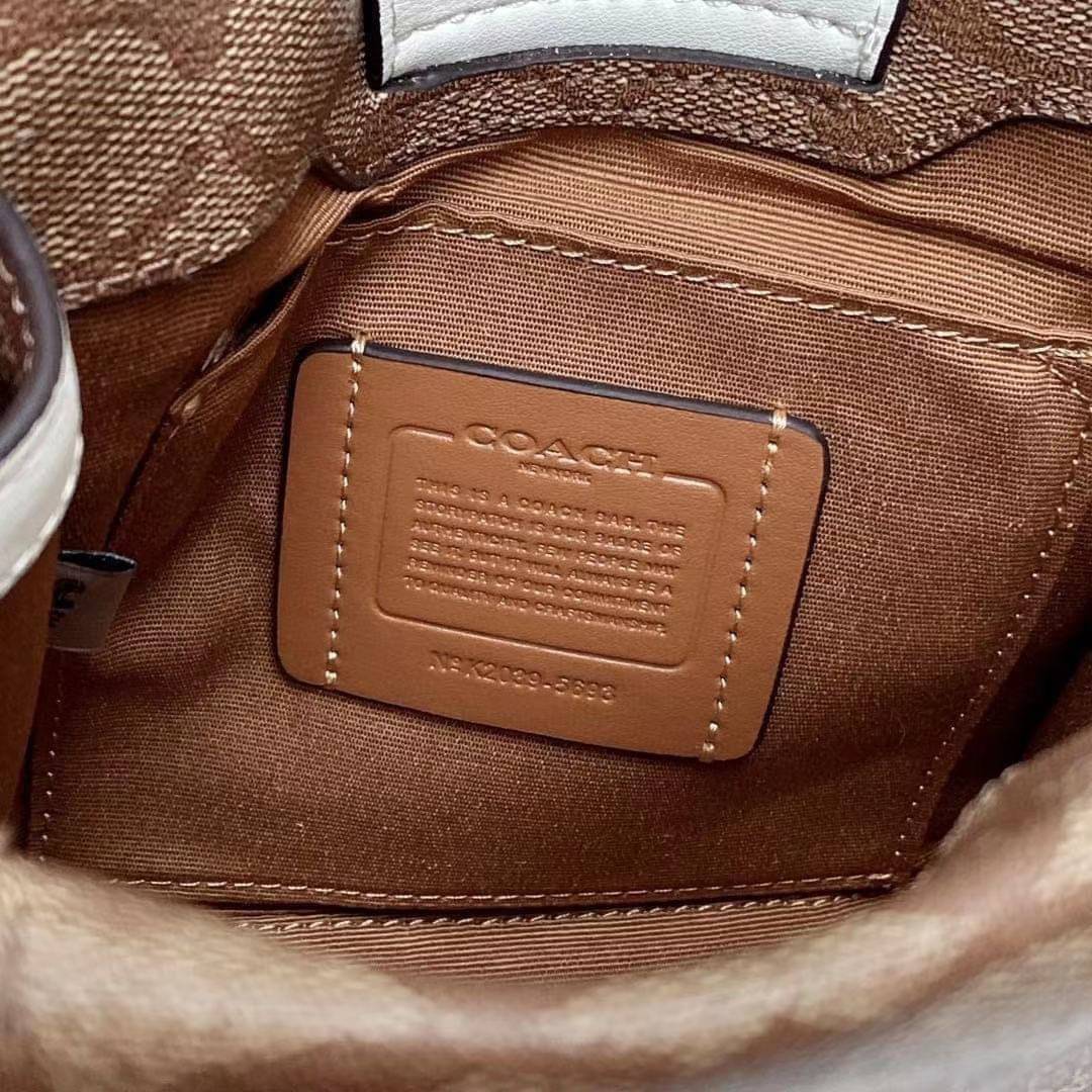 COACH MINI CALLY CROSSBODY IN SIGNATURE ((3599, 2184, 5693, 2134, 2183)) พร้อมส่งที่ไทยทันที! กระเป๋าสะพายครอสบอดี้ร์ กระเป๋าครอสบอดี้โท้ทมินิไซส์ รุ่นใหม่สุดฮอต!! ใบจริงคือน่ารักม้ากกกก!! สวยอยู่ทรง น่ารักน่าใช้ ทรงTote ปากกระเป๋าเปิดปิดแบบแม่เหล็ก ภายใน