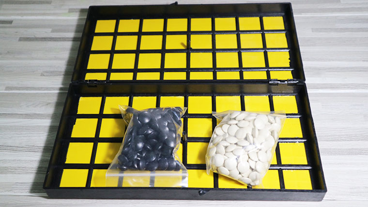 ชุดกระดานหมากล้อมพร้อมเม็ดพลาสติกสำหรับเด็กหัดเล่น