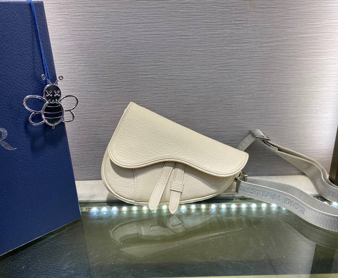 หนังแท้ DIOR GRAINED CAFLSKIN MINI SADDLE BAG พร้อมส่งที่ไทย งานหนังแท้ออริจินอล ภาพสินค้าถ่ายจากงานขายจริง ใช้งานต่างประเทศได้
