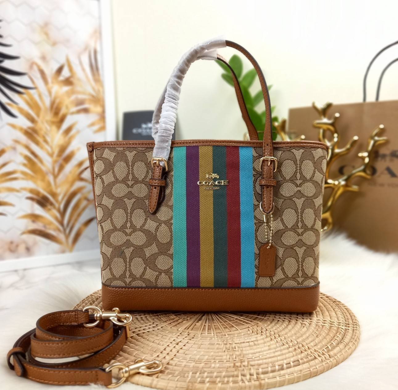 เอาอีกแล้วนะยูวว สวยน่ารักเบอร์นี้ COACH MOLLIE 25 TOTE IN SIGNATURE JACQUARD WITH STRIPES (C4086)🌺รีบมาสวยก่อนใครที่นี่เลย🤩🌈//กระเป๋าถือ กระเป๋าสะพาย ทรง TOTE ขนาดน่ารักกำลังดี ดีไซน์ใหม่ ลวดลายโดดเด่นสะดุดตา//วัสดุJACQUARDทอลาย ผ