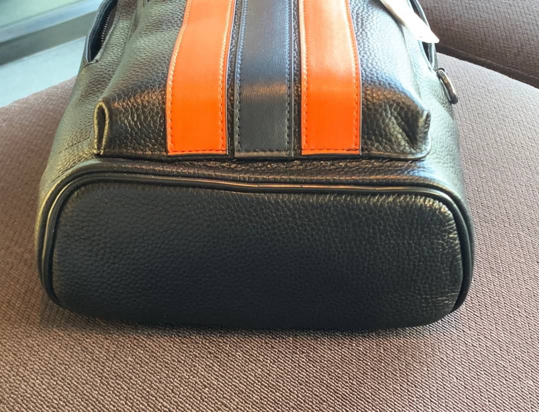 COACH WEST PACK WITH VARSITY STRIPE ((3180)) กระเป๋าคาดด้านหลัง//หรือคาดอกด้านหน้า ตามความชอบเลยค่ะ รุ่นนี้ใช้หนังแท้ชั้นดี หนังนิ่ม ด้านหน้าตัดแถบสียาวลงมา สีสวยค่ะ พร้อมช่องซิปเล็ก ช่องหลักแบบซิปคู่ ภายในโล่งลึกใส่สัมภาระจำเป็นในชีวิตประจำวันได้เยอะ มีช