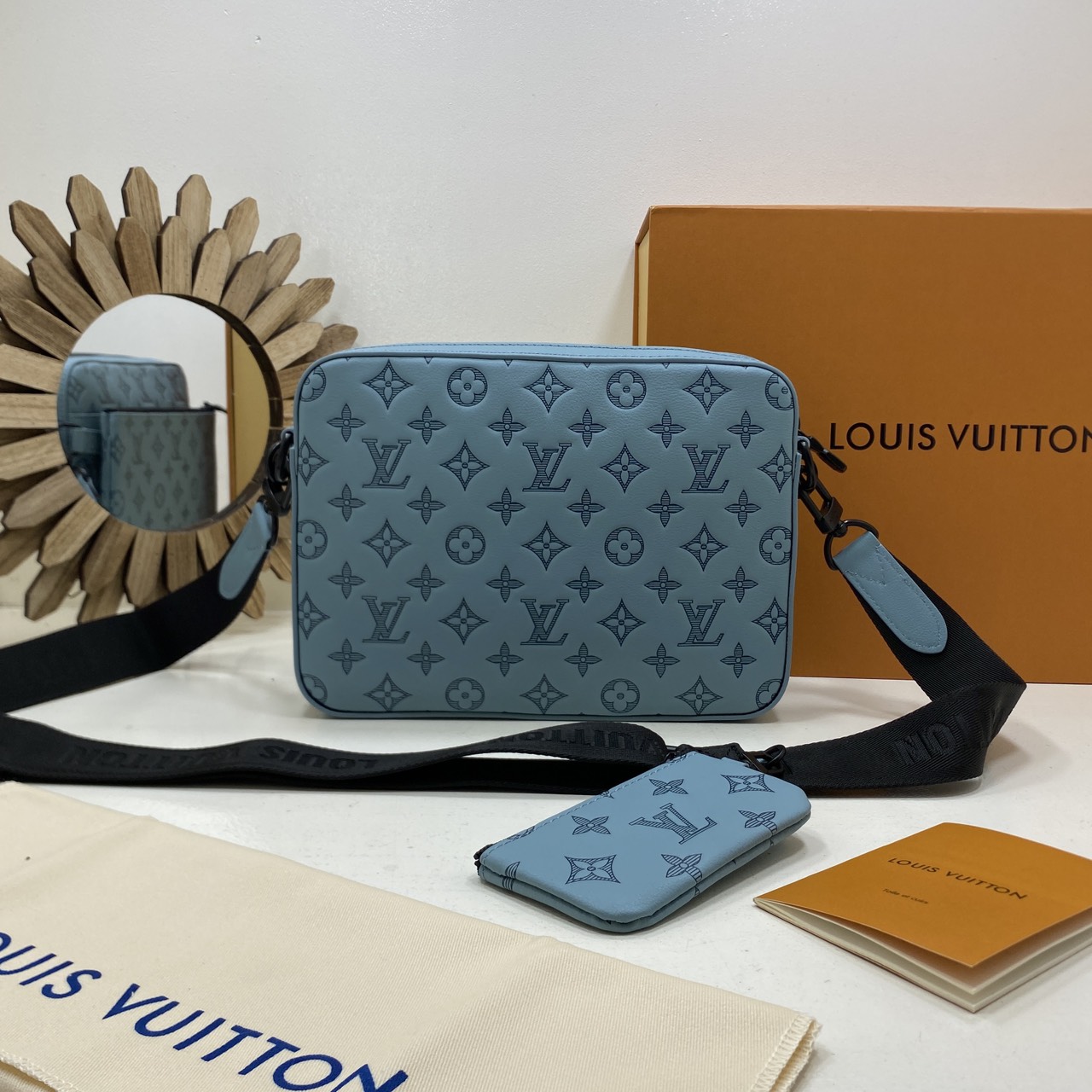 TOP ORI หนังแท้ | LV Trio Messenger Bag กระเป๋าสะพายทรงแมสเซ็นเจอร์ Monogram Shadow Sky Blue ดีไซน์ทันสมัยในโทนสีสปอร์ต เอกลักษณ์ของความหรู ไฮคลาสอย่างลงตัว