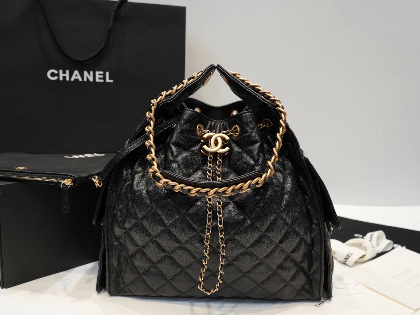 TOP ORI หนังแท้ | มีรองบ่า CHANEL 25 Medium Handbag Spring-Summer 2025 กระเป๋าสะพายรุ่นใหม่สุดฮอตแห่งปี หนังแท้ลายเกรน ที่สุดแห่งความไอคอนิก มาพร้อมใบเล็ก อะไหล่สีทองสวยหรู
