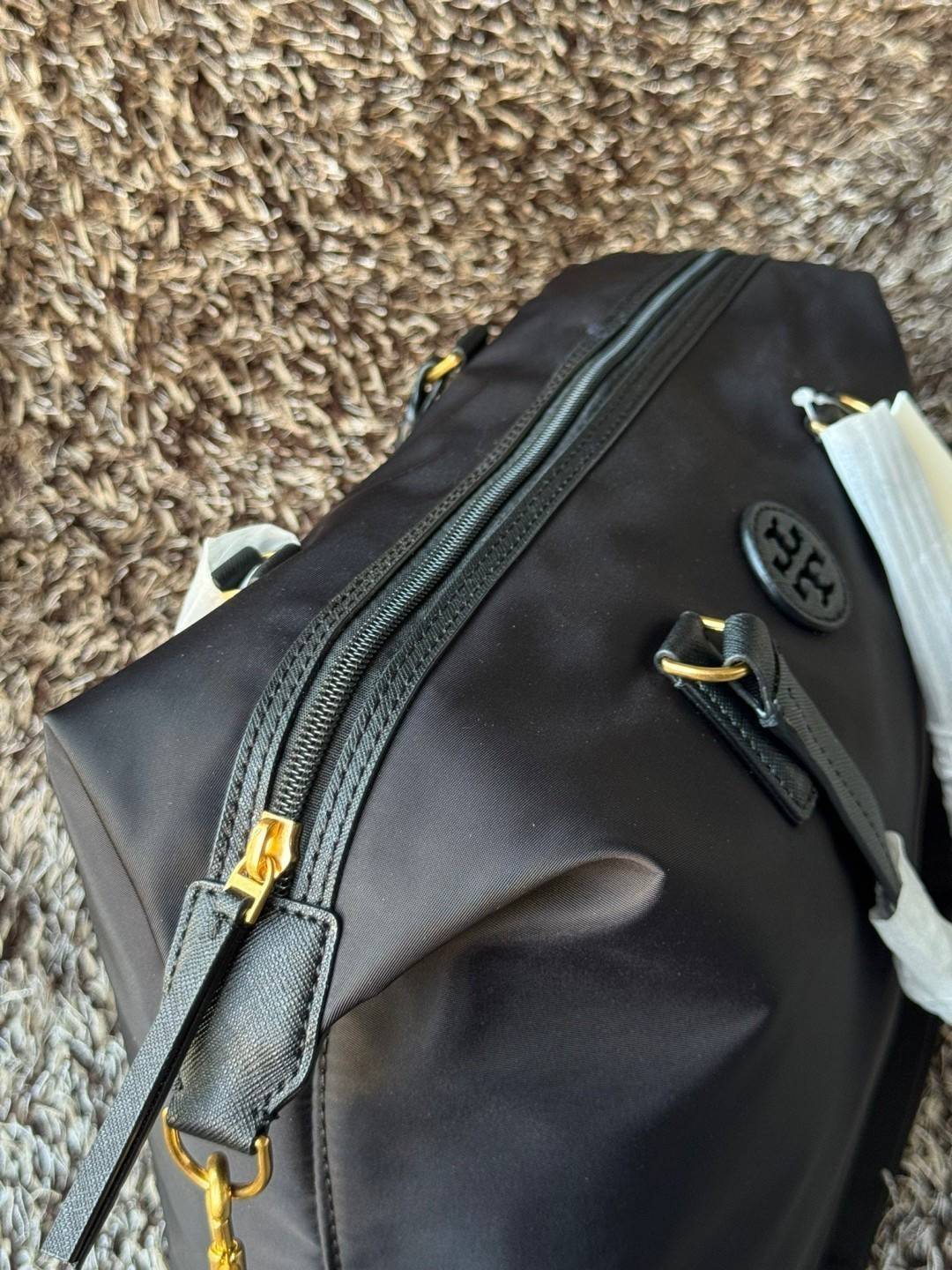 Tory Burch Tilda Slouchy Nylon Bag / Tory Tote Bag กระเป๋าสะพายดีไซน์เรียบง่าย น้ำหนักเบา จุของได้เยอะ เกรดออริ สลับแท้ 1:1 ใช้งานต่างประเทศได้