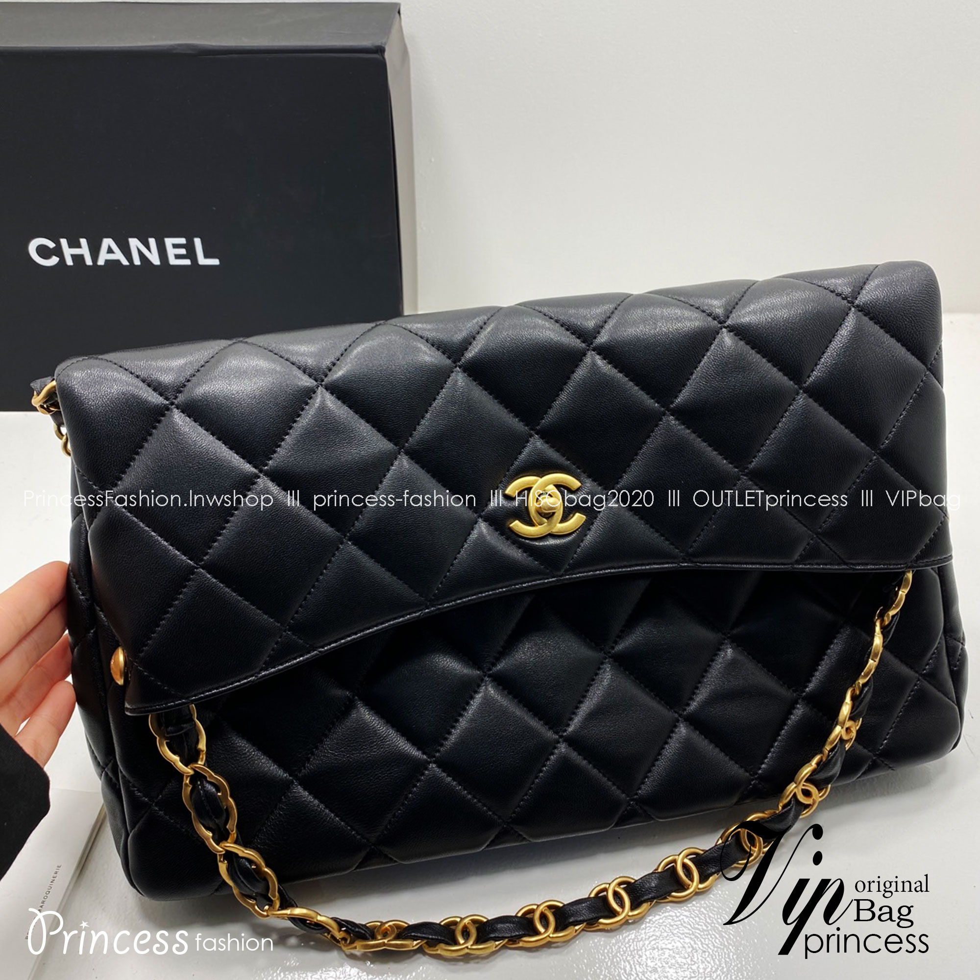 Chanel Tote Bag / Chanel Hobo / Chanel Vintage Big CC Turnlock Black Quilted Large Bag Holo กระเป๋าโท้ทใบใหญ่สไตล์วินเทจ งานหนังเต็มใบลายควิลท์ เป็น every look จุของได้เยอะ เหมาะมากๆ ค่ะ