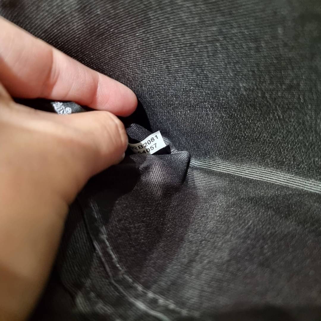 COACH F54057 DOUBLE ZIP WALLET IN SIGNATURE กระเป๋าคล้องมือ size L ใบนี้ใส่มือถือได้ทุกรุ่น ขนาดกำลังดี พกพาสะดวกมากๆ วัสดุหนังสังเคราะห์ ภายในเป็นผ้าสีสวยคม ใส่ธนบัตร ใส่บัตรได้เยอะ ใส่มือถือได้สบายๆทุกรุ่น ตอบโจทย์สาวๆที่ไม่ชอบพกเยอะวุ่นวายจ้า ใบนี้เอาอ