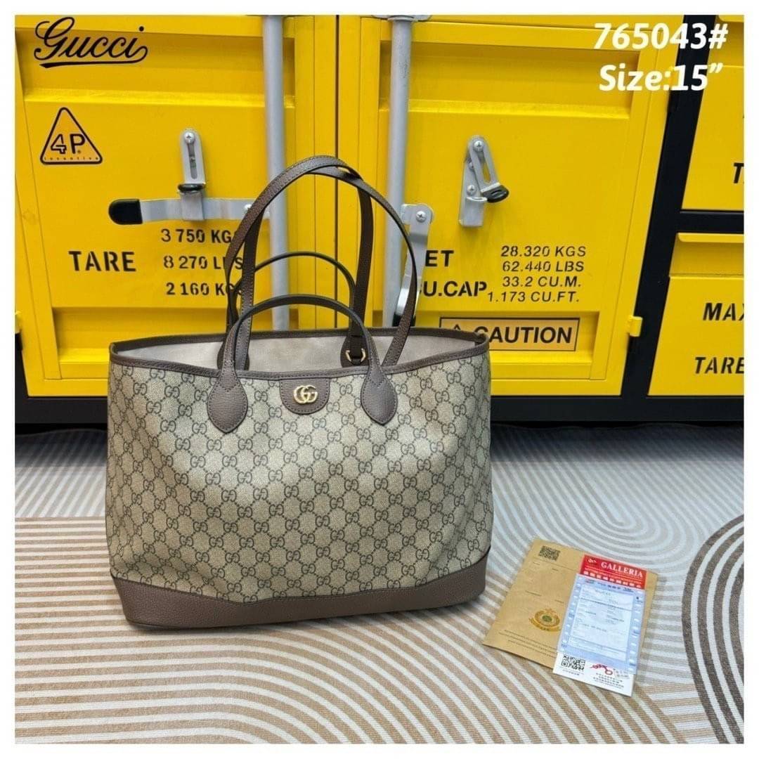 GUCCI Ophidia medium tote bag กระเป๋าทรงโท้ทรุ่นยอดนิยม สวยคลาสสิคตามฉบับแบรนด์ ไซส์กลางใช้งานง่าย ด้านในกระเป๋ากว้างมาก จุของได้สบายๆ ไม่ใช่แค่สวยแถมยังใช้ประโยชน์ได้เต็มที่ แบบนี้คุ้มค่าที่สุดแล้ว สะพายไปเที่ยว short vacation ได้สบายๆ ราคาน่ารักและจับต้