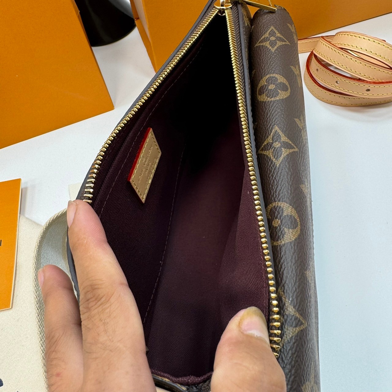 LV Vivacité Monogram Monogram Canvas กระเป๋าถือสะพายลายโมโนแกรม เกรดออริ ท็อป 1:1 เกรดแคนวาสแท้อย่างดี ลายคมชัด ใช้งานต่างประเทศได้